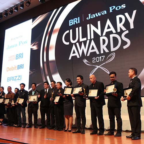 Malam Puncak BRI Jawa Pos Culinary Awards 2017 Berakhir Meriah Oleh Kahitna